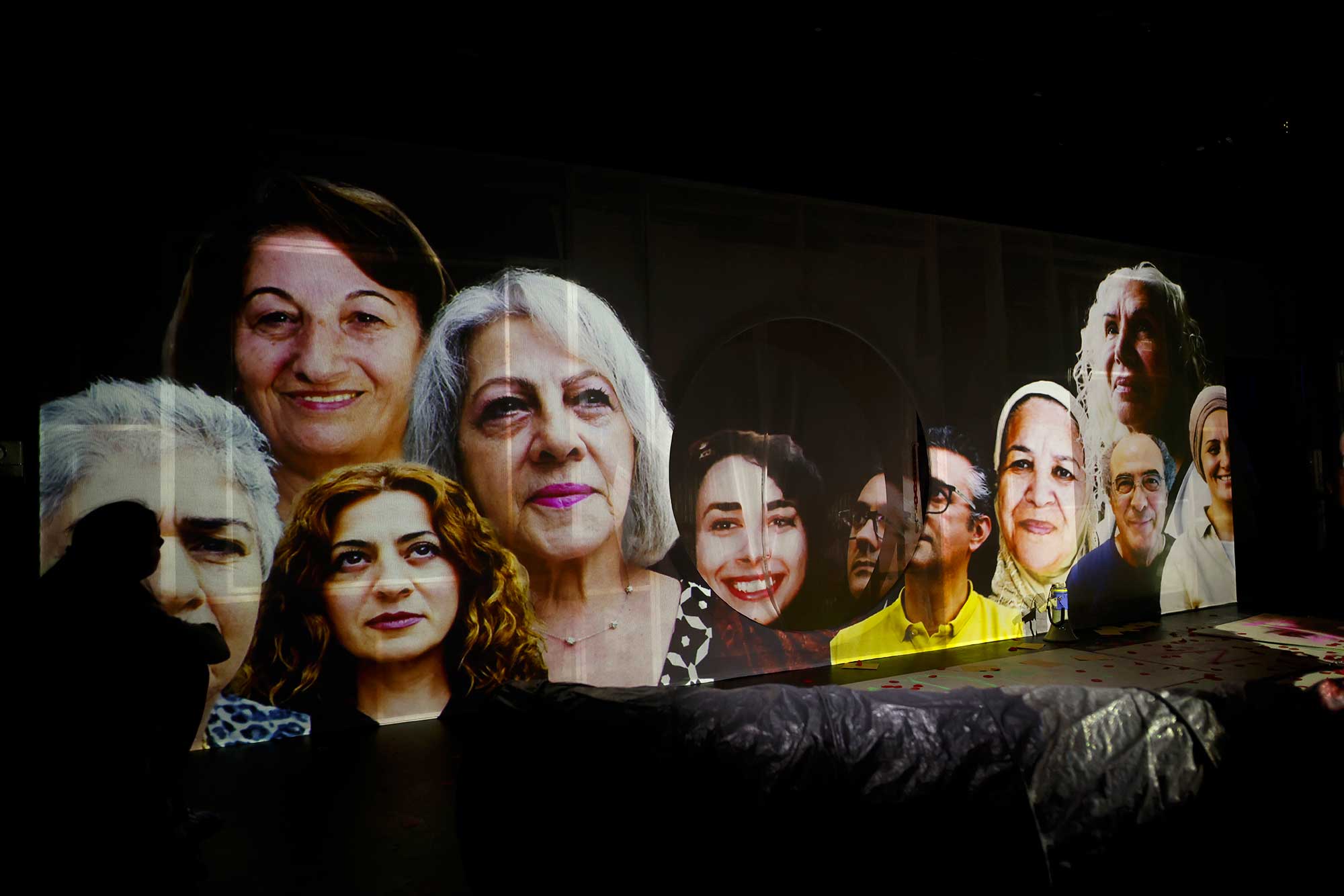 "Die Optimistinnen" in der Regie von Emel Aydoğdu am Gorki Theater in Berlin © Ute-Langkafel - 4 "Die Optimistinnen" in der Regie von Emel Aydoğdu am Gorki Theater in Berlin © Ute-Langkafel - 4