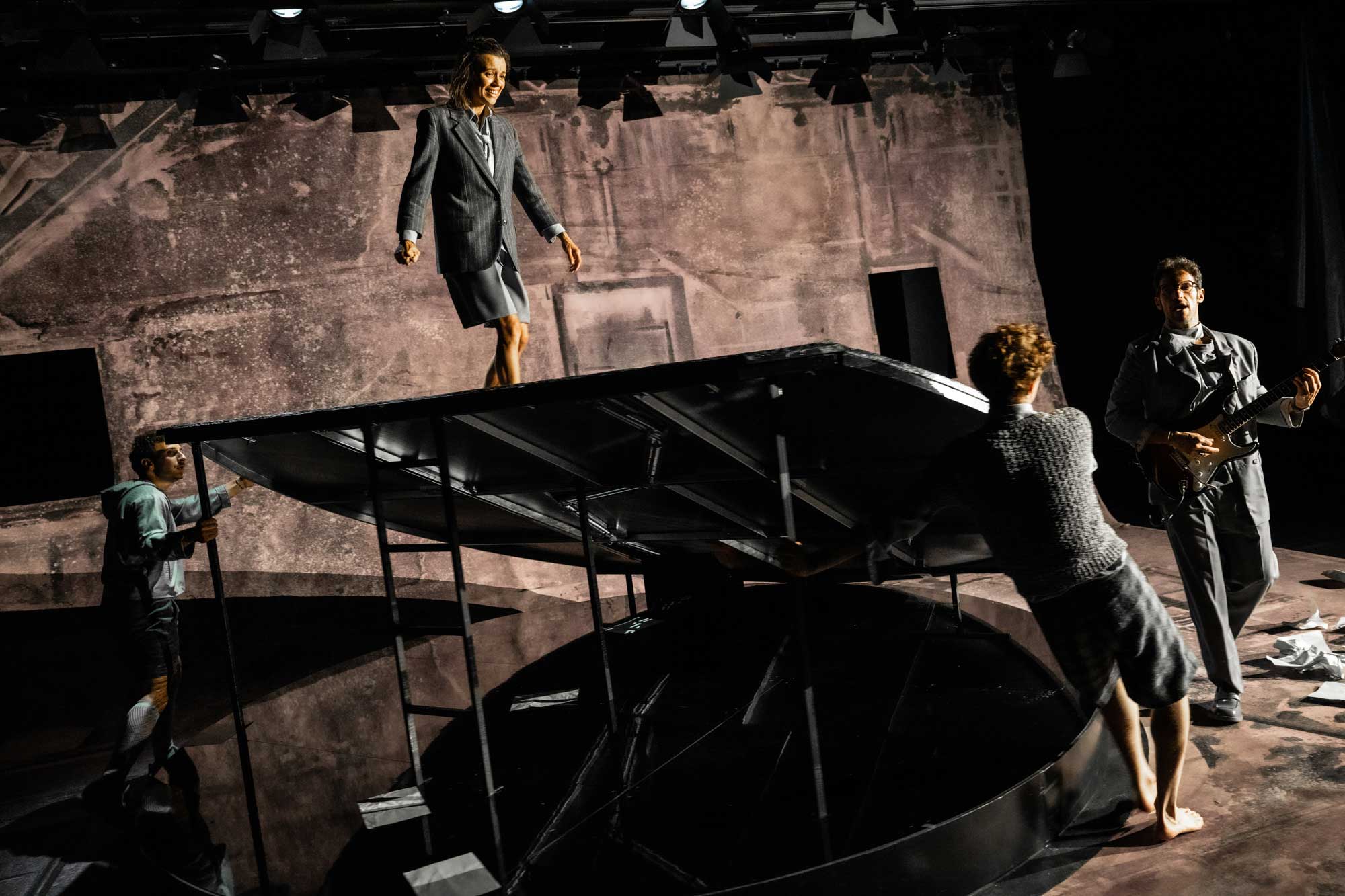 "Fremd" in der Regie von Emel Aydoğdu am Theater Bonn 5 ©Matthias Jung "Fremd" in der Regie von Emel Aydoğdu am Theater Bonn 5 ©Matthias Jung